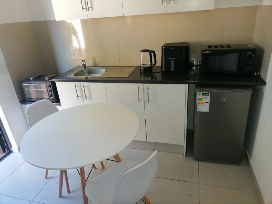 To Let 1 Bedroom Property for Rent in Flamingo Vlei Western Cape